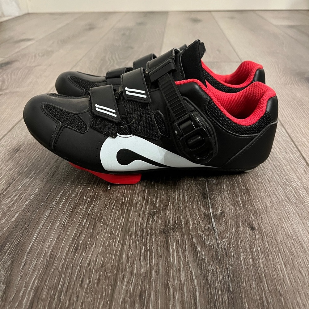 Peloton Shoes 38 Women’s US 7.5  Indoor Cycling Clip In Cleats Black Red